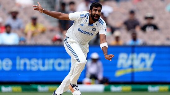 ప్రస్తుతం జరుగుతున్న బోర్డర్-గవాస్కర్ ట్రోఫీలో ఇప్పటివరకు ఇరు జట్ల మధ్య అత్యధిక వికెట్లు తీసిన పేసర్‌గా జస్ప్రీత్ బుమ్రా నిలిచాడు. ఈ విషయంలో ఆయనకు దగ్గరిలో ఎవరూ లేరు. చివరికి బుమ్రా టెస్టు సిరీస్‌ను అత్యధిక వికెట్లు తీసిన పేసర్‌గా ముగించే అవకాశం ఉంది.&nbsp;