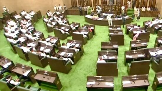 తెలంగాణ అసెంబ్లీ సోమవారం(డిసెంబర్ 30) ప్రత్యేకంగా సమావేశం కానుంది. మాజీ ప్రధాని మన్మోహన్‌సింగ్‌కు శాసనసభ ఘనంగా నివాళులర్పించనుంది.&nbsp;