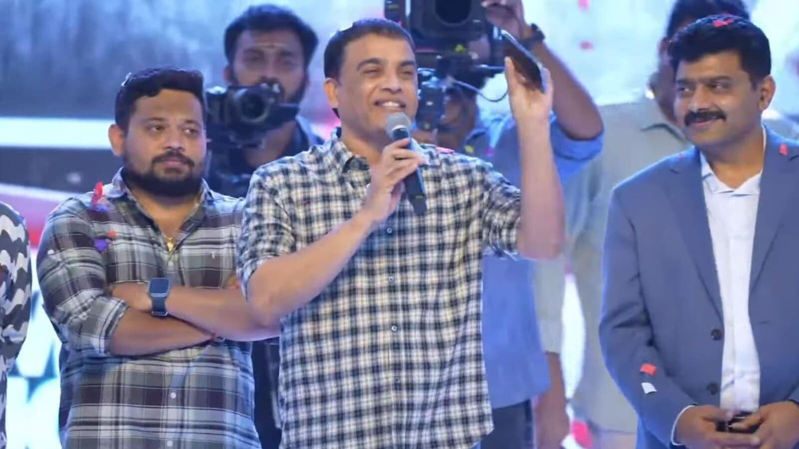 Game Changer Trailer: గేమ్ చేంజర్ ట్రైలర్ నా ఫోన్‌లో ఉంది.. చిరంజీవి సినిమా చూడటం స్టార్ట్ చేశారు.. దిల్ రాజు కామెంట్స్