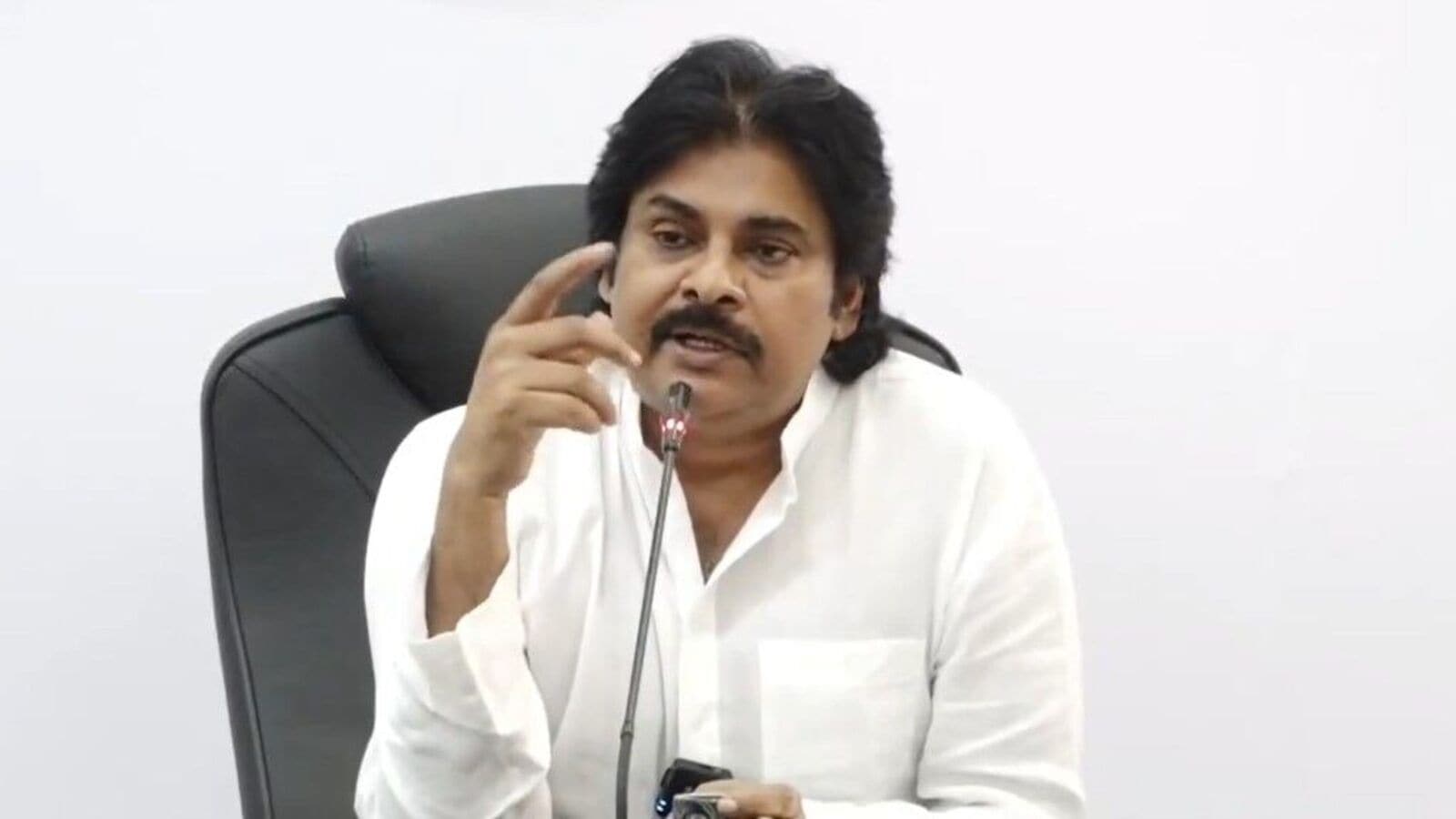 Pawan Kalyan on OG: ఫ్యాన్స్ అలా అంటే భయమేస్తోంది.. అన్ని సినిమాలూ పూర్తి చేస్తా.. ఓజీ స్టోరీ ఇదే..: పవన్ కామెంట్స్