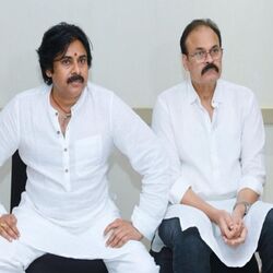 <p>నాగబాబుకు మంత్రి పదవిపై డిప్యూటీ సీఎం పవన్ కల్యాణ్ స్పందించారు. నాగబాబు ముందు ఎమ్మెల్సీ అయ్యాకే కేబినెట్ లోకి వస్తాయని స్పష్టం చేశారు. ఆయన చేసిన త్యాగానికి రాజ్యసభ ఇద్దామని అనుకున్నా కుదర్లేదన్నారు.&nbsp;</p>