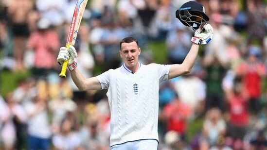 ఇంగ్లండ్ నుంచి హ్యారీ బ్రూక్ కూడా ఈ అవార్డు రేసులో నిలిచాడు. ఈ ఏడాది బ్రూక్ 12 టెస్టుల్లో 1,110 పరుగులు సాధించాడు. 55 సగటు నమోదు చేశాడు. అదిరిపోయే బ్యాటింగ్ చేశాడు.&nbsp;