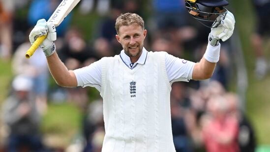 ఇంగ్లండ్ స్టార్ బ్యాటర్ జో రూట్ ఈ ఏడాది అద్భుత ఫామ్‍లో ఉన్నాడు. 2024లో 17 టెస్టుల్లోనే 55.78 సగటుతో 1,556 పరుగులు చేశాడు. ఏకంగా ఆరు సెంచరీలు, ఐదు హాఫ్ సెంచరీలు బాదాడు. దీంతో ఐసీసీ టెస్టు క్రికెటర్ ఆఫ్ ది ఇయర్ అవార్డుకు నామినేట్ అయ్యాడు.&nbsp;