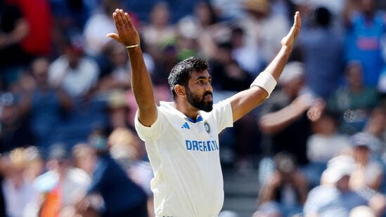 2024 సంవత్సరానికి గాను టెస్టు క్రికెటర్ ఆఫ్ ది ఇయర్ అవార్డు కోసం నామినేషన్లను ఐసీసీ ప్రకటించింది. నలుగురిని ఎంపిక చేసింది. టీమిండియా స్టార్ పేసర్ జస్‍ప్రీత్ బుమ్రా ఈ అవార్డుకు నామినేట్ అయ్యాడు. మరో ముగ్గురు కూడా పోటీలో నిలిచారు.&nbsp;