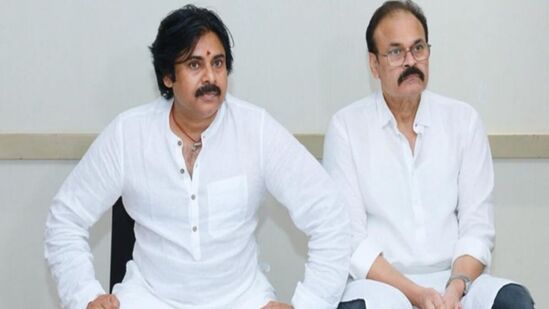 నాగబాబుకు మంత్రి పదవిపై డిప్యూటీ సీఎం పవన్ కల్యాణ్ స్పందించారు. నాగబాబు ముందు ఎమ్మెల్సీ అయ్యాకే కేబినెట్ లోకి వస్తాయని స్పష్టం చేశారు. ఆయన చేసిన త్యాగానికి రాజ్యసభ ఇద్దామని అనుకున్నా కుదర్లేదన్నారు.&nbsp;