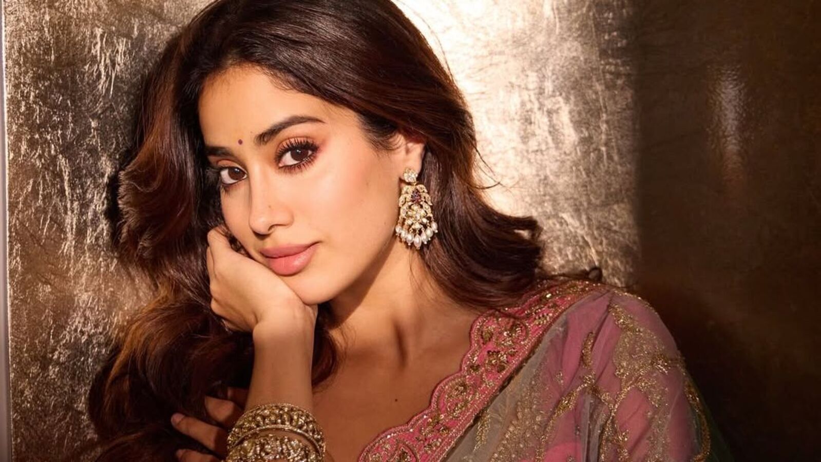 Janhvi Kapoor: తమిళ సూపర్ హిట్ మూవీని ఓటీటీలో లేట్‍గా చూసిన జాన్వీ కపూర్.. ‘హార్ట్ బ్రేకింగ్’ అంటూ పోస్ట్ చేసిన బ్యూటీ