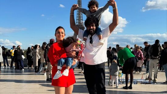 Nayanthara New Year Celebrations: మీతో గడిపిన సమయం చాలా బాగుందంటూ నయనతార ఈ ఫొటోలను షేర్ చేసింది. అంతకుముందు నయన్.. తన భర్త, పిల్లలతో కలిసి పారిస్ టూర్ కు కూడా వెళ్లిన విషయం తెలిసిందే. Nayanthara New Year Celebrations: మీతో గడిపిన సమయం చాలా బాగుందంటూ నయనతార ఈ ఫొటోలను షేర్ చేసింది. అంతకుముందు నయన్.. తన భర్త, పిల్లలతో కలిసి పారిస్ టూర్ కు కూడా వెళ్లిన విషయం తెలిసిందే.