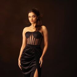 <p>రామ్ పోతినేని మూవీతో దుల్క‌ర్ స‌ల్మాన్ హీరోగా న‌టిస్తోన్న కాంత‌లో భాగ్య‌శ్రీ బోర్సే హీరోయిన్‌గా న‌టిస్తోంది.</p>