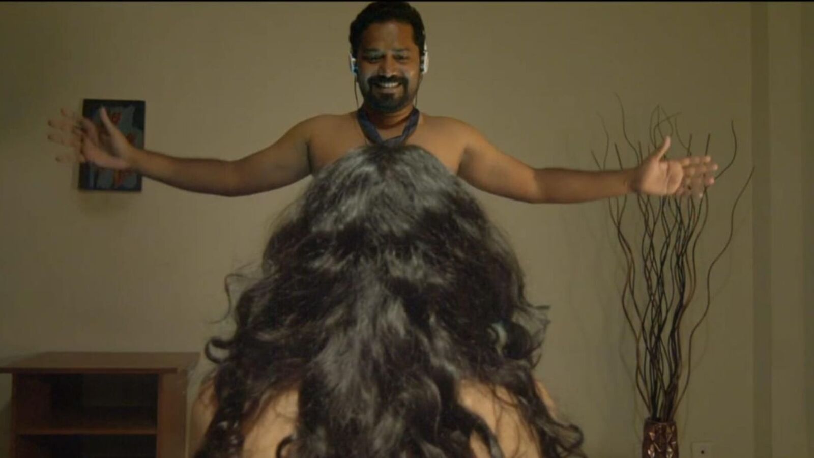 OTT Thriller: ఓటీటీలో రొమాంటిక్ మిస్టరీ థ్రిల్లర్.. భార్యా భర్తల ఇంటిమేట్ వీడియో బయటపడితే.. 4 ఓటీటీల్లో స్ట్రీమింగ్!