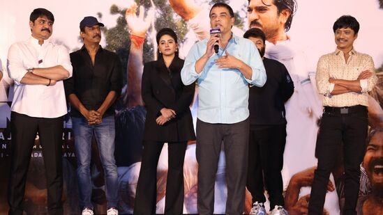 Game Changer Trailer Launch Photos: గేమ్ ఛేంజర్ ప్రీరిలీజ్ ఈవెంట్ జనవరి 4న రాజమండ్రిలో జరగనుంది. ఈ ఈవెంట్ ను పెద్ద ఎత్తున నిర్వహించనున్నారు.