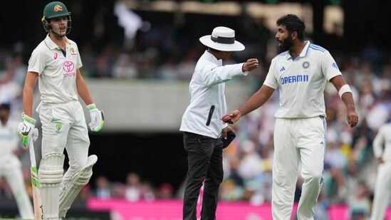 Ind vs Aus 5th Test Day 1: ఖవాజాను ఔట్ చేసే ముందే మరో ఓపెనర్ సామ్ కోన్‌స్టాస్.. బుమ్రాను రెచ్చగొట్టేలా మాట్లాడాడు. తర్వాతి బంతికే ఖవాజాను ఔట్ చేసి కోన్‌స్టాస్ నోరు మూయించాడు బుమ్రా.