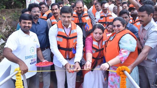 తాటిపూడి రిజర్వాయర్‌లో అడ్వెంచర్ వాటర్ స్పోర్ట్స్ ప్రాంతాన్ని శుక్రవారం(జనవరి 3, 2025) రాష్ట్ర మంత్రి కొండపల్లి శ్రీనివాస్ ప్రారంభించారు. ఈ కార్యక్రమంలో ఎమ్మెల్యే అదితి విజయలక్ష్మి గజపతి, తూర్పు కాపు కార్పొరేషన్ ఛైర్ పర్సన్ పాలవలస యశస్విని పాల్గొన్నారు.