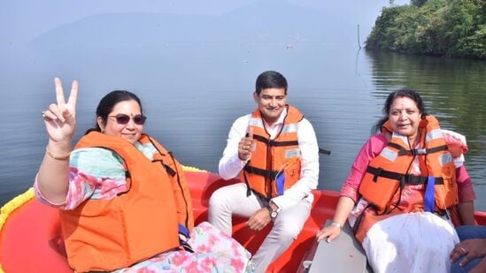 వాటర్ టాక్సీ, స్వాన్ బోటు, గల్ఫ్ బ్రీజ్, కయాక్, పెడల్ బోటు, ఫన్ యాక్ తదితర రకాల బోట్ల ద్వారా పర్యాటకులు విహరించేందుకు అన్ని ఏర్పాట్లును అధికారులు పూర్తి చేశారు.&nbsp;తద్వారా పర్యాటకంగా ఈ ప్రాంతం అంతా అభివృద్ది చెందుతుంది.&nbsp;