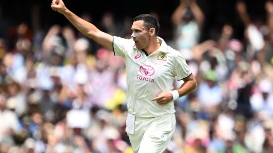 Ind vs Aus 5th Test Day 1: ఆస్ట్రేలియా బౌలర్లలో స్కాట్ బోలాండ్ 4, మిచెల్ స్టార్క్ 3, ప్యాట్ కమిన్స్ 2 వికెట్లు తీసుకున్నారు.&nbsp;