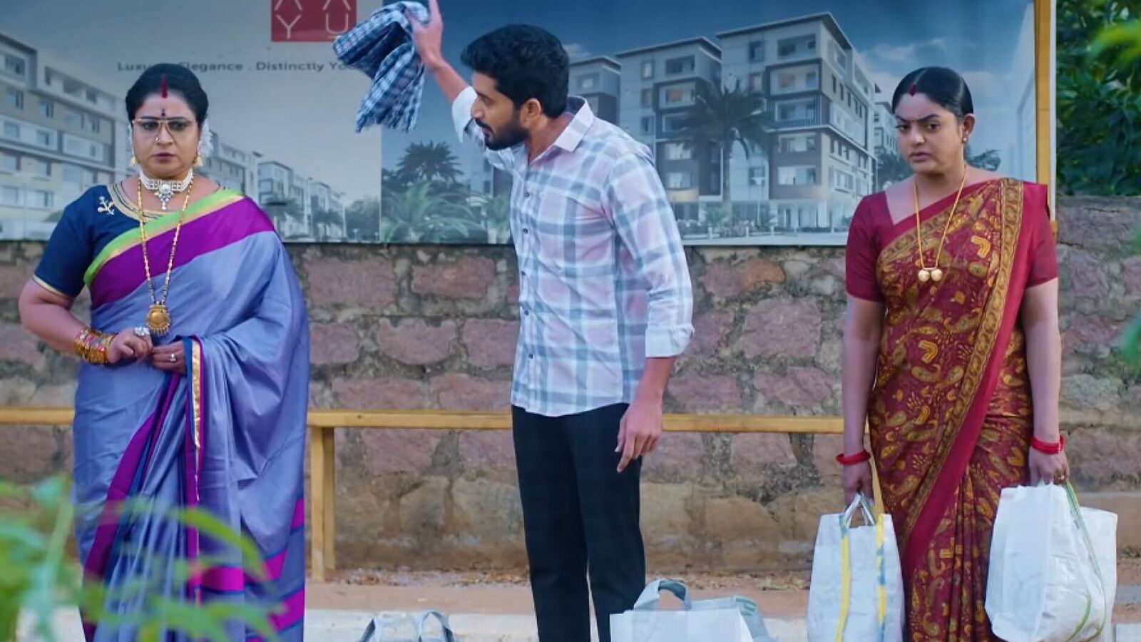 Karthika Deepam January 4 Episode: దరిద్రానివి నువ్వే.. పారుకు గట్టి వార్నింగ్ ఇచ్చిన కార్తీక్.. సైకిల్ వల్ల దీప కన్నీరు