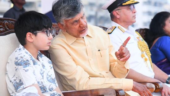 మనవడు దేవాన్ష్ తో సీఎం చంద్రబాబు&nbsp;