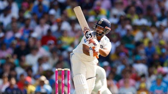2022లో శ్రీలంక‌పై 28 బాల్స్‌లోనే హాఫ్ సెంచ‌రీ సాధించాడు.&nbsp;