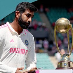 <p>ఆస్ట్రేలియాతో బోర్డర్ గవాస్కర్ ట్రోఫీ టెస్టు సిరీస్‍లో 1-3తో భారత్ ఓటమి పాలైంది. సిడ్నీలో జరిగిన ఆఖరు టెస్టులో నేడు (జనవరి 5) టీమిండియా 6 వికెట్ల తేడాతో ఓడింది. అయితే, ఈ సిరీస్‍లో భారత స్టార్ పేసర్ జస్‍ప్రీత్ బుమ్రా అద్భుత బౌలింగ్ చేశాడు. బంతితో అనితర సాధ్యమైన పోరాటం చేశాడు.&nbsp;</p>