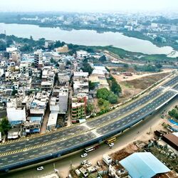 <p>హైదరాబాద్ నుంచి బెంగళూరు హైవేకు ట్రాఫిక్ రద్దీని తగ్గించేందుకు ఆరాంఘర్ నుంచి జూపార్క్ వరకు 4.08 కి.మీ పొడవునా దాదాపు రూ.800 కోట్ల వ్యయంతో ఫ్లైఓవర్ ను జీహెచ్ఎంసీ నిర్మించింది. &nbsp;&nbsp;<br>&nbsp;</p>