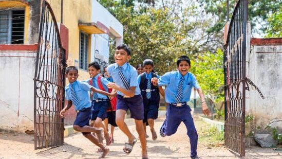 ఏపీలో సంక్రాంతి సెలవులపై విద్యాశాఖ క్లారిటీ ఇచ్చింది. జనవరి 10 నుంచి 19వ తేదీ వరకు సంక్రాంతి పండుగ సెలవులు ఇస్తున్నట్లు ప్రకటించింది. 2024-25 అకడమిక్ క్యాలెండర్ ప్రకారమే సెలవులు ఇచ్చారు. ఇటీవలి వర్షాల కారణంగా స్కూళ్లకు సెలవులు ఇచ్చారు. దీంతో సంక్రాంతి సెలవులు తగ్గిస్తారని ప్రచారం జరిగినా... అందులో నిజం లేదని ప్రభుత్వం తెలిపింది.&nbsp;