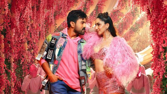 కియారా అద్వానీ ఐదు నుంచి ఏడు కోట్ల వ‌ర‌కు డిమాండ్ చేసిన‌ట్లు ప్ర‌చారం జ‌రుగుతోంది. గేమ్ ఛేంజ‌ర్ రెమ్యూన‌రేష‌న్స్ విష‌యంలో చ‌ర‌ణ్ టాప్‌లో ఉండ‌గా...శంక‌ర్ సెకండ్ ప్లేస్‌లో ఉన్నాడు.&nbsp;