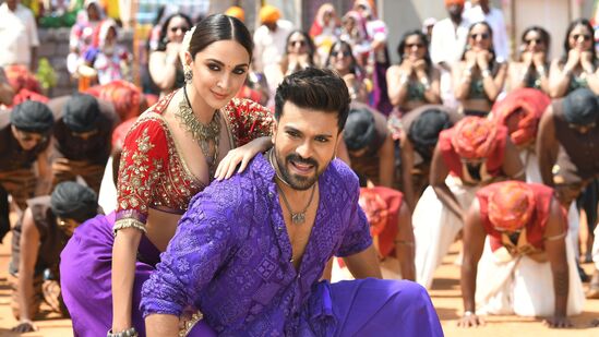 గేమ్ ఛేంజ‌ర్ మూవీ దాదాపు మూడు వంద‌ల కోట్ల బ‌డ్జెట్‌తో రూపొందుతోన్న‌ట్లు స‌మాచారం. ఈ సినిమాలో పాట‌ల కోస‌మే 75 కోట్లు ఖ‌ర్చు పెట్టిన‌ట్లు మేక‌ర్స్ ప్ర‌క‌టించారు.&nbsp;