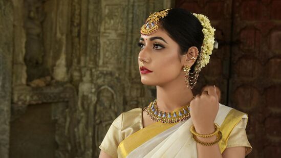 ఫెడ్​ వడ్డీ రేట్ల కోత, ఆర్బీఐ వడ్డీ రేట్లు వంటి అంశాలు పసిడి, వెండి ధరల హెచ్చుతగ్గులకు కారణం అవుతాయని నిపుణులు చెబుతున్నారు. పైన చెప్పిన ధరల్లో ట్యాక్స్​ని జోడించలేదు.