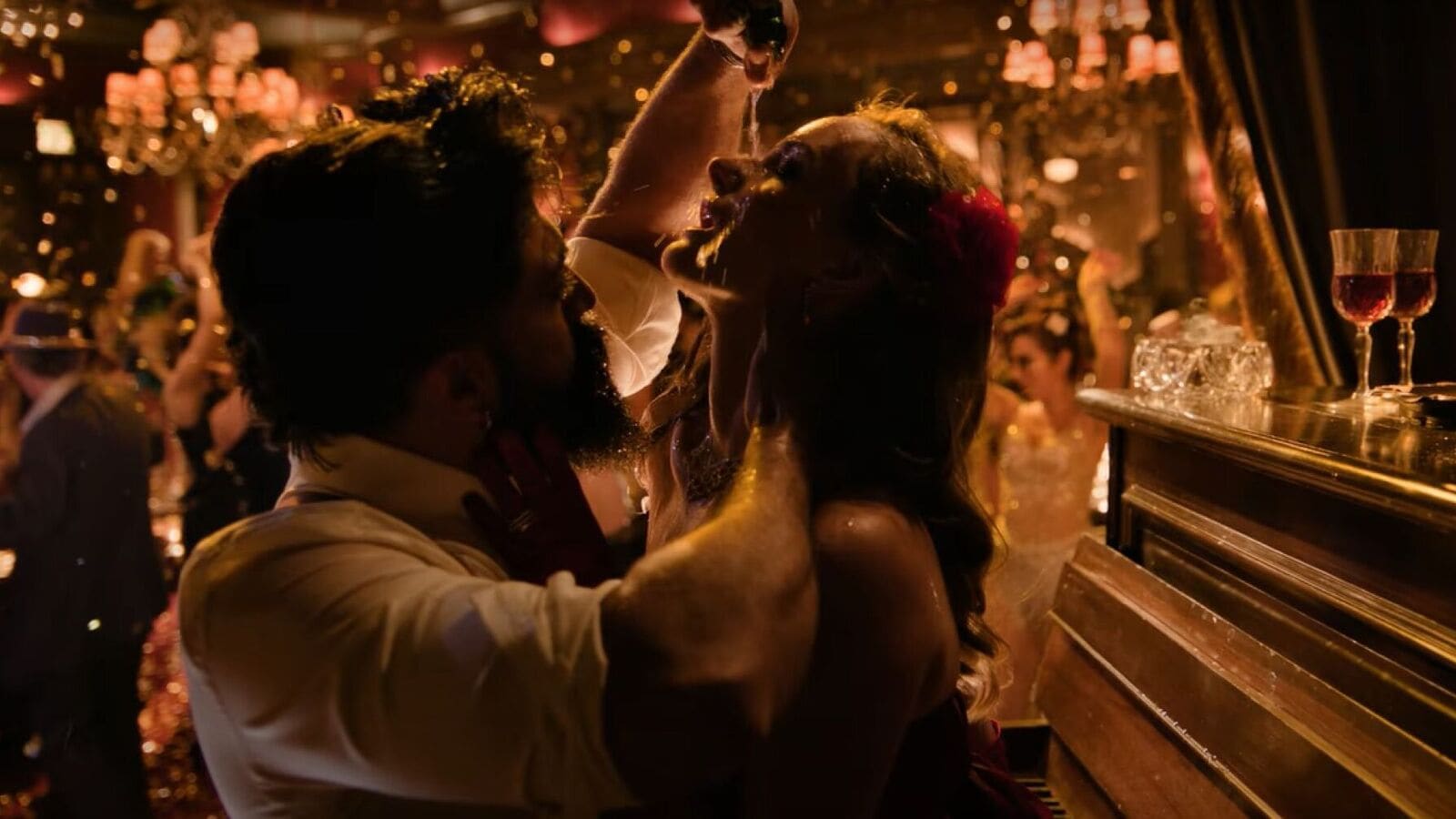 Toxic Yash First Look Teaser: స్వాగ్‍తో అదరగొట్టిన యశ్.. రాకింగ్ లుక్.. కేజీఎఫ్ స్టార్ మూవీ ఫస్ట్ లుక్ వీడియో రిలీజ్