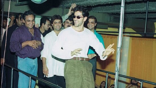  కహోనా ప్యార్ హై చిత్రంలో అనుపమ్ ఖేర్, సతీశ్ షా, మొహ్సిన్ బహ్ల్, దిలీప్ తాహిల్, ఆశిష్ విద్యార్థి, వ్రజేశ్ హిర్జీ కూడా కీలకపాత్రలు పోషించారు. కహోనా ప్యార్ హై చిత్రంలో అనుపమ్ ఖేర్, సతీశ్ షా, మొహ్సిన్ బహ్ల్, దిలీప్ తాహిల్, ఆశిష్ విద్యార్థి, వ్రజేశ్ హిర్జీ కూడా కీలకపాత్రలు పోషించారు.