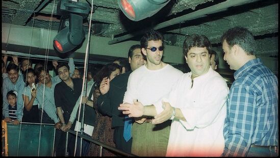 తండ్రిగా, నిర్మాతగా కహోనా ప్యార్ హై తనకు అద్భుతమైన సందర్భమని రాకేశ్ రోషన్ ఇటీవల వెల్లడించారు. 25ఏళ్ల తర్వాత కూడా ఈ చిత్రాన్ని సెలెబ్రేట్ చేస్తున్నందుకు చాలా ఆనందంగా ఉందన్నారు. తండ్రిగా, నిర్మాతగా కహోనా ప్యార్ హై తనకు అద్భుతమైన సందర్భమని రాకేశ్ రోషన్ ఇటీవల వెల్లడించారు. 25ఏళ్ల తర్వాత కూడా ఈ చిత్రాన్ని సెలెబ్రేట్ చేస్తున్నందుకు చాలా ఆనందంగా ఉందన్నారు. 