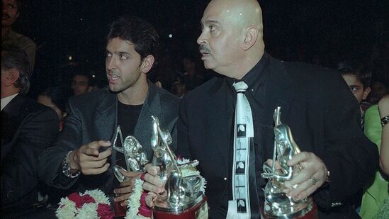 “ఈ సినిమా గురించి తలచుకుంటే ఎన్నో జ్ఞాపకాలు గుర్తుకు వస్తాయి. నాకు, హృతిక్ రోషన్కు ఇంత ప్రేమను ఇచ్చిన సినీ ప్రేక్షకులకు కృతజ్ఞతగా ఫీల్ అవుతుంటాను” అని రాకేశ్ రోషన్ చెప్పారు, “ఈ సినిమా గురించి తలచుకుంటే ఎన్నో జ్ఞాపకాలు గుర్తుకు వస్తాయి. నాకు, హృతిక్ రోషన్కు ఇంత ప్రేమను ఇచ్చిన సినీ ప్రేక్షకులకు కృతజ్ఞతగా ఫీల్ అవుతుంటాను” అని రాకేశ్ రోషన్ చెప్పారు, 