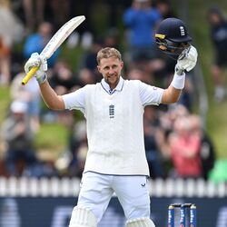 <p>WTC Most Runs: ఇంగ్లండ్ కు చెందిన జో రూట్ 22 మ్యాచ్ లలో 1968 పరుగులతో టాప్ స్కోరర్ గా ఉన్నాడు. అతని అత్యధిక వ్యక్తిగత స్కోరు 262 కాగా.. సగటు 54.66 కావడం విశేషం.</p>