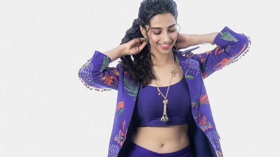 గుంటూరు కారం తర్వాత మీనాక్షి చౌదరి తమిళంలో సింగపూర్ సెలూన్, దళపతి విజయ్ ది గ్రేటెస్ట్ ఆఫ్ ఆల్ టైమ్ చేయగా.. తెలుగులో 2024లో లక్కీ భాస్కర్, మట్కా, మెకానిక్ రాకీ సినిమాలు రిలీజ్ అయ్యాయి. వీటిలో లక్కీ భాస్కర్ సాలిడ్ హిట్ అందుకుంది.
