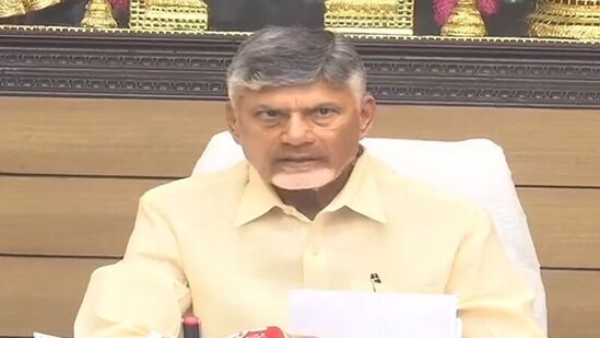 కేబినెట్ ర్యాంకు హోదా ఉన్నవారికి నెలకు మొత్తం రూ.4.50 లక్షలు అందనున్నాయి. ఈ నిర్ణయంతో కేబినెట్ హోదాలో ఉన్న వారు హర్షం వ్యక్తం చేస్తున్నారు.&nbsp;