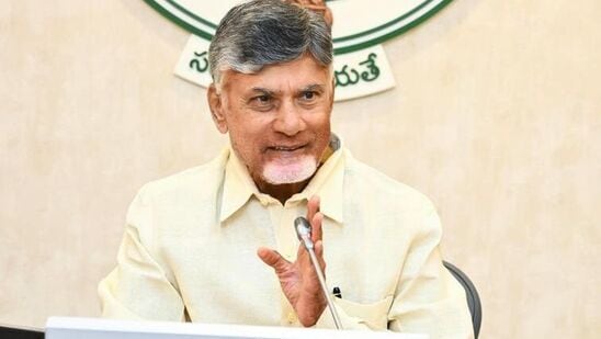 ఏపీ ప్రభుత్వం మరో కీలక నిర్ణయం తీసుకుంది. కేబినెట్ హోదాలో కొనసాగుతోన్న వారి జీతభత్యాలను పెంచింది.&nbsp;