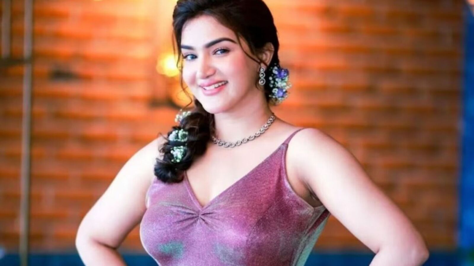 Honey Rose: సూసైడ్ చేసుకోవాలనిపిస్తుంది, అతని వల్లే మానసిక ఒత్తిడి.. ఫేస్‌బుక్‌లో వీర సింహారెడ్డి హీరోయిన్ హనీ రోజ్