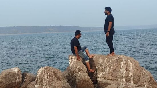 నాగార్జున సాగర్ హైవేపై ఉండే మల్లేపల్లి నుంచి 32 కి.మీ. దూరం వెళ్తే ఇక్కడికి చేరుకోవచ్చు. &nbsp;ఇక్కడ నైట్ క్యాంపులు కూడా ఉన్నాయి. రూ. 600 నుంచి రూ. 1000 వరకు తీసుకుంటారు.
