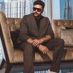 <p>తమిళ స్టార్ హీరో జయం రవి కీలక నిర్ణయం తీసుకున్నారు. సినీ ఇండస్ట్రీ ద్వారా వచ్చిన ఆ పేరును మార్చేసుకున్నారు. జయం రవి నుంచి మళ్లీ తన ఒరిజినల్ పేరుకు ఛేంజ్ అయ్యారు. ఈ విషయాన్ని ఆయన నేడు (జనవరి 13) అధికారికంగా ప్రకటించారు.&nbsp;</p>