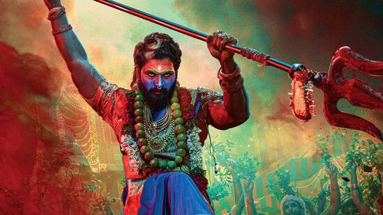 సుకుమార్ దర్శకత్వంలో అల్లు అర్జున్ హీరోగా చేసిన పుష్ప 2 సినిమా 2024 డిసెంబర్ 5న రిలీజైంది. ఇప్పటికే ప్రపంచవ్యాప్తంగా రూ.1,800 కోట్ల గ్రాస్ కలెక్షన్ల మార్క్ దాటేసింది. చాలా రికార్డులను బద్దలుకొట్టేసింది. భారీ అంచనాలను అందుకొని దుమ్మురేపోతోంది.