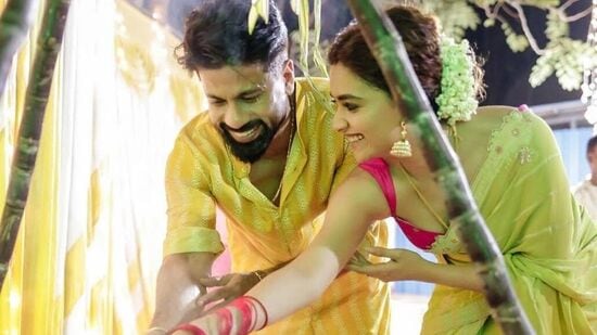 Sankranthi Celebrations: భర్త ఆంటోనీ తాటిల్ తో కలిసి కీర్తి పొంగల్ సెలబ్రేట్ చేసుకున్న ఫొటోలు వైరల్ అవుతున్నాయి.