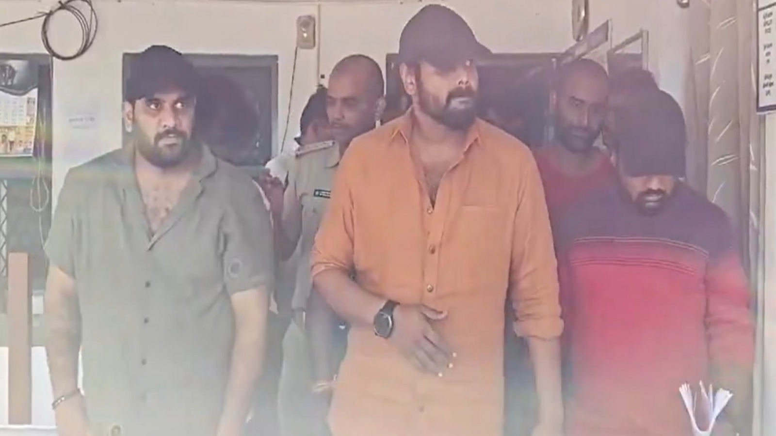 Manchu Manoj : మరోసారి రచ్చకెక్కిన మంచు ఫ్యామిలీ, మోహన్ బాబు వర్సిటీ ఘటనపై పరస్పర ఫిర్యాదులు