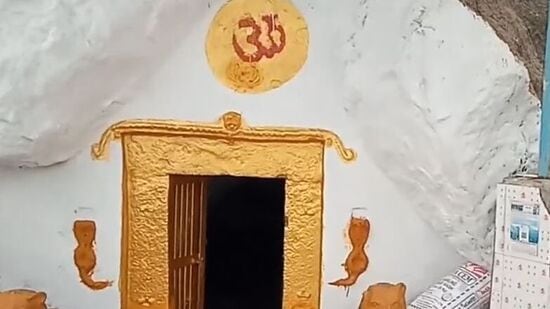 నిజామాబాద్ జిల్లాలో శ్రీ నవానాథ సిద్ధేశ్వర దేవాలయానికి ప్రత్యేకత ఉంది. నిజామాబాద్ జిల్లాలోని ఆర్మూర్ పట్టణం నుండి 27 కి.మీ. దూరంలో ఉన్న జన్కంపేట్ గ్రామంలో ఈ దేవాలయం ఉంది. ఈ ఆలయాన్ని శివుడికి అంకితం చేశారని అక్కడి ప్రజలు చెబుతారు. ఇక్కడ శివుడిని అత్యంత శక్తివంతమైన స్వరూపాలలో ఒకటిగా భావిస్తారు.