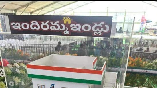 ఇప్పటికే యాప్ సర్వే పూర్తి కావొచ్చింది. గ్రామ సభల్లో అర్హుల జాబితాలను ప్రకటించనున్నారు. వీటిని జిల్లా ఇంఛార్జ్ మంత్రికి పంపుతారు. అక్కడ ఆమోదం పొందిన తర్వాత.. జిల్లా కలెక్టర్ తుది జాబితాను ప్రకటిస్తారు. అర్హులకు ప్రోసిడింగ్స్ కాపీని అందజేస్తారు. &nbsp;అయితే మొదటి విడతలో సొంత స్థలం ఉన్న నిరు పేదలకు ప్రభుత్వం ఇందిరమ్మ ఇళ్లు మంజూరు చేయనుంది. &nbsp;ఒక్కో ఇంటికి రూ. 5 లక్షల చొప్పున నిధులను విడుదల చేయనుంది. ఈ నిధులను నాలుగు ధపాలుగా జమ చేస్తామని ఇప్పటికే ప్రభుత్వం తెలిపింది.&nbsp;