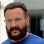 Saif Ali Khan: బాలీవుడ్ నటుడు సైఫ్ అలీ ఖాన్ పై గురువారం తెల్లవారుఝామున దాడి జరిగింది. కుటుంబ సభ్యులతో కలిసి నిద్రిస్తున్న సమయంలో దొంగలు బాంద్రాలోని అతని ఇంట్లోకి ప్రవేశించారు. కుటుంబ సభ్యుల ప్రాణాలను కాపాడేందుకు సైఫ్ దొంగలతో పోరాడి తీవ్రంగా గాయపడ్డాడు. ఆరుసార్లు దొంగలు నటుడిపై దాడి చేశారు. సైఫ్ ను వెంటనే లీలావతి ఆసుపత్రికి తరలించారు. అతను ప్రమాదం నుంచి బయటపడ్డాడు. అయితే సైఫ్ కంటే ముందు కూడా పలువురు బాలీవుడ్ నటులపై దాడులు జరిగాయి. <p>Saif Ali Khan: బాలీవుడ్ నటుడు సైఫ్ అలీ ఖాన్ పై గురువారం తెల్లవారుఝామున దాడి జరిగింది. కుటుంబ సభ్యులతో కలిసి నిద్రిస్తున్న సమయంలో దొంగలు బాంద్రాలోని అతని ఇంట్లోకి ప్రవేశించారు. కుటుంబ సభ్యుల ప్రాణాలను కాపాడేందుకు సైఫ్ దొంగలతో పోరాడి తీవ్రంగా గాయపడ్డాడు. ఆరుసార్లు దొంగలు నటుడిపై దాడి చేశారు. సైఫ్ ను వెంటనే లీలావతి ఆసుపత్రికి తరలించారు. అతను ప్రమాదం నుంచి బయటపడ్డాడు. అయితే సైఫ్ కంటే ముందు కూడా పలువురు బాలీవుడ్ నటులపై దాడులు జరిగాయి.</p>