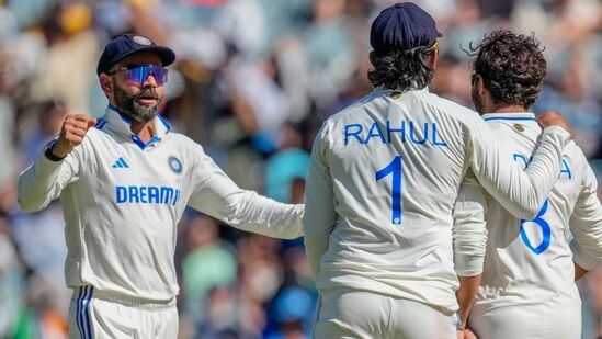 Virat Kohli Out: తాను మోచేయి నొప్పితో బాధపడుతున్నానని, అందువల్ల పంజాబ్ తో జరిగే రంజీ ట్రోఫీ మ్యాచ్ కు కర్ణాటక తరఫున ఆడేందుకు అందుబాటులో ఉండనని కేఎల్ రాహుల్ తెలిపాడు.