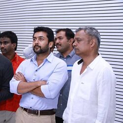 <p>ధృవ నక్షత్రం సినిమాలో తనకు, సూర్యకు మధ్య జరిగిన సమస్యల గురించి గౌతమ్ వాసుదేవ్ మీనన్ బిహైండ్ వుడ్స్ యూట్యూబ్ ఛానల్‌తో మాట్లాడారు.</p><p>“నేను నా తోటి నటులతో తిరిగి కనెక్ట్ కావడం గురించి మాట్లాడినప్పుడు, నేను ఎల్లప్పుడూ అరుస్తున్నాడని ప్రజలు అనుకుంటారు” అని గౌతమ్ మీనన్ అన్నారు.</p><p>&nbsp;</p><p>&nbsp;</p>