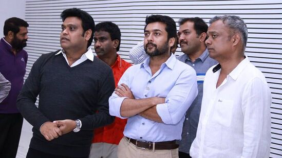 ధృవ నక్షత్రం సినిమాలో తనకు, సూర్యకు మధ్య జరిగిన సమస్యల గురించి గౌతమ్ వాసుదేవ్ మీనన్ బిహైండ్ వుడ్స్ యూట్యూబ్ ఛానల్‌తో మాట్లాడారు.“నేను నా తోటి నటులతో తిరిగి కనెక్ట్ కావడం గురించి మాట్లాడినప్పుడు, నేను ఎల్లప్పుడూ అరుస్తున్నాడని ప్రజలు అనుకుంటారు” అని గౌతమ్ మీనన్ అన్నారు.&nbsp;&nbsp;