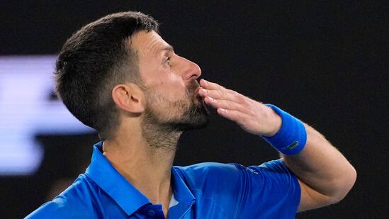 Novak Djokovic: నాలుగో సెట్లో అల్కరాజ్ సర్వీస్ ను కూడా జోకొవిచ్ బ్రేక్ చేయగలిగాడు. చివరికి జోకర్ నాలుగో సెట్ ను 6-4తో గెలిచాడు. క్వార్టర్ ఫైనల్స్ లో నొవాక్ 4-6, 6-4, 6-3, 6-4 తేడాతో విజయం సాధించి సెమీస్ కు చేరుకున్నాడు. నాలుగు సెట్ల క్వార్టర్ ఫైనల్ పోరు 3 గంటల 37 నిమిషాల పాటు సాగింది.