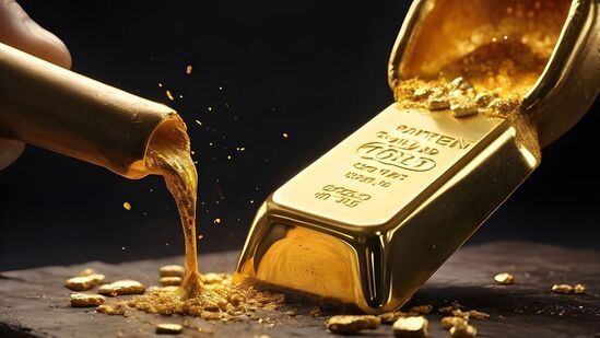 ఫెడ్ వడ్డీ రేట్ల కోత, ఆర్బీఐ వడ్డీ రేట్లు వంటి అంశాలు పసిడి, వెండి ధరల హెచ్చుతగ్గులకు కారణం అవుతాయని నిపుణులు చెబుతున్నారు. పైన చెప్పిన ధరల్లో ట్యాక్స్ని జోడించలేదు. ఫెడ్ వడ్డీ రేట్ల కోత, ఆర్బీఐ వడ్డీ రేట్లు వంటి అంశాలు పసిడి, వెండి ధరల హెచ్చుతగ్గులకు కారణం అవుతాయని నిపుణులు చెబుతున్నారు. పైన చెప్పిన ధరల్లో ట్యాక్స్ని జోడించలేదు.