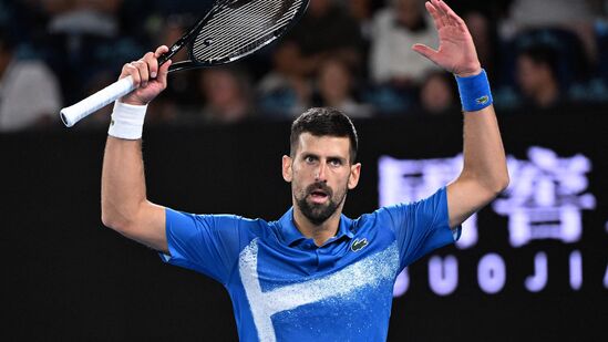 Novak Djokovic: ఆస్ట్రేలియన్ ఓపెన్ క్వార్టర్ ఫైనల్లో జోకొవిచ్, అల్కరాజ్ తలపడ్డారు. రాడ్ లేవర్ ఎరీనాలో జోకర్ తన మార్క్ చూపించాడు. అల్కరాజ్ తొలి సెట్ గెలిచాడు. కానీ తర్వాత మొత్తం జోకొవిచ్ హవా నడిచింది.&nbsp;